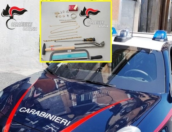 Ruba a casa dell’ex datore di lavoro: beccato con la refurtiva ancora nello zaino