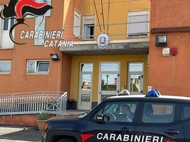 Picchia la compagna e le estorce soldi: i Carabinieri intervengono nella notte e lo arrestano