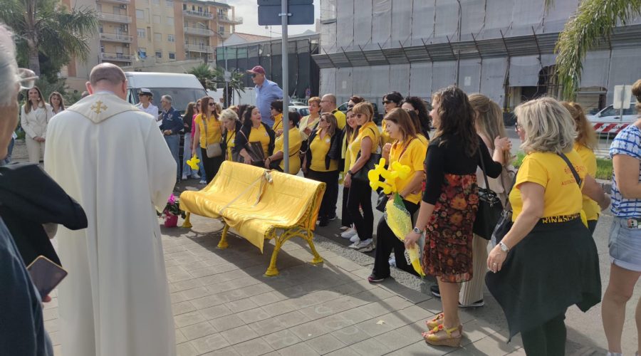 Endometriosi: a Riposto inaugurata la panchina gialla