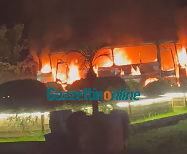 Giarre, a fuoco bus dell’Istituto professionale per l’agricoltura Mazzei VIDEO