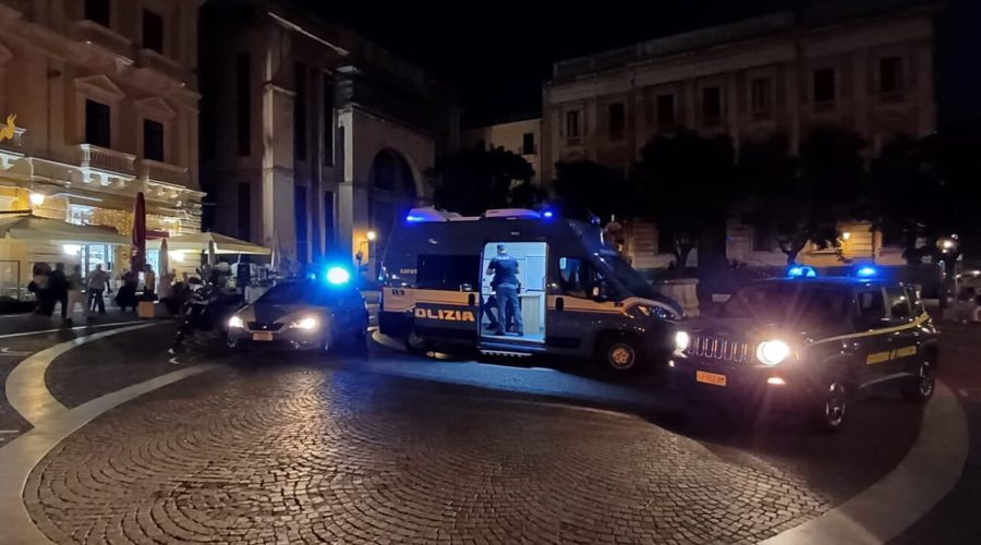 Controlli della Polizia nel centro storico di Catania e luoghi della movida