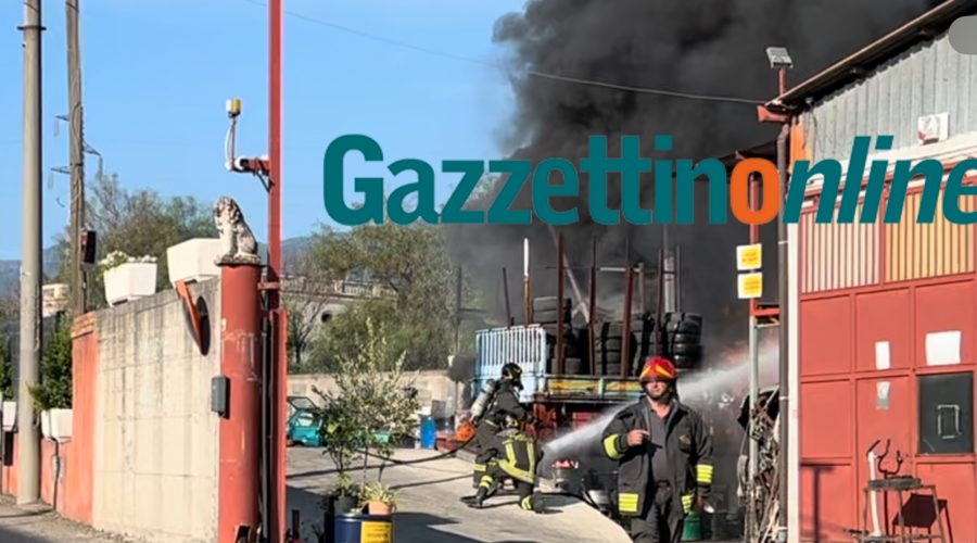 Giarre, divampa principio di incendio in una officina di autodemolizioni