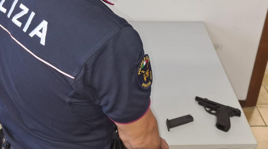 Spara in aria con una pistola a salve: minore denunciato