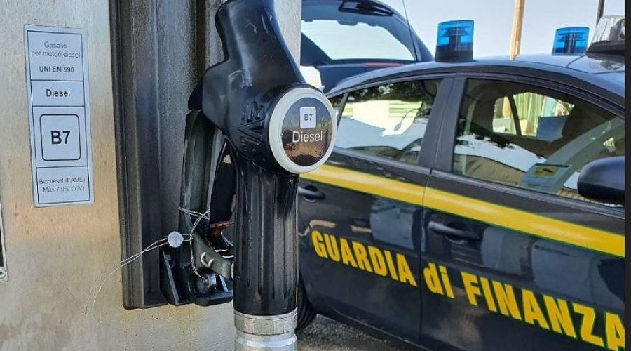 Giarre, sequestrate dalla Gdf, 4 colonnine di rifornimento carburante