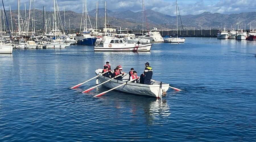 Riposto, pulizia dei fondali e un proficuo confronto con gli studenti