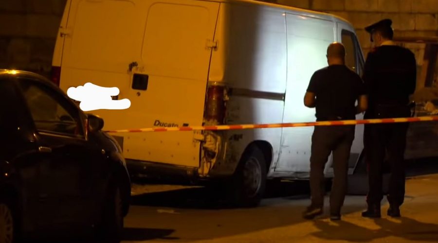 Aci Catena, morto il 25enne schiacciato dal proprio furgone mentre riparava una gomma