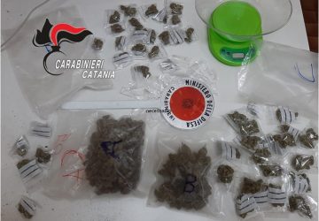 Beccato con la droga in auto: arrestato 25enne