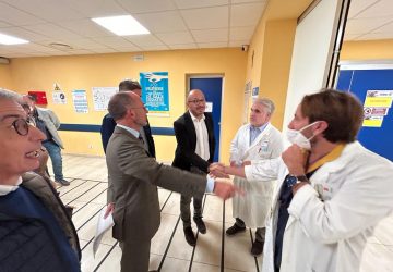 Giarre, visita del deputato di Italia Viva, Davide Faraone: "Implementare subito il personale infermieristico" VIDEO