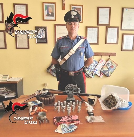 Carabinieri scovano una famiglia in affari  “illeciti”. Sequestrate armi e droga.