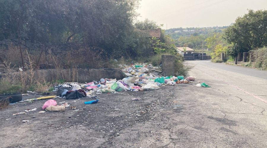 Giarre, bonifiche micro discariche: intervento dell’Igm. Abbandoni illegali anche in pieno centro