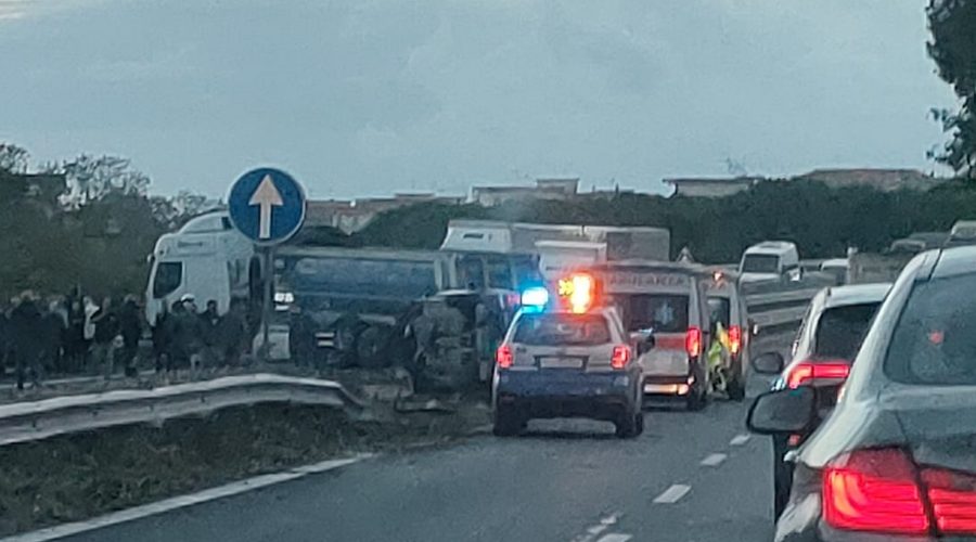 A18 paralizzata per un incidente tra Giarre e Fiumefreddo: coinvolto un mezzo pesante VIDEO