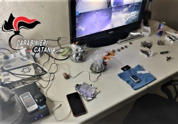 In un appartamento la base dello spaccio: due arresti