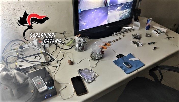 In un appartamento la base dello spaccio: due arresti