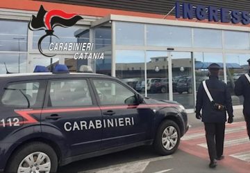 Carabinieri denunciano una donna che aveva rubato merce da un supermarket
