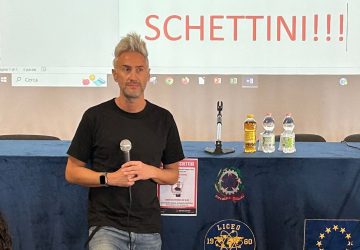 Giarre, il prof. Vincenzo Schettini conquista gli studenti del liceo Scientifico Leonardo VIDEO