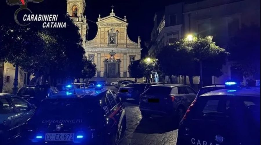 Una risata di troppo per l’abbigliamento e scatta la rissa: 4 giovani denunciati