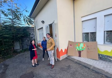 Giarre, principio incendio nel cortile interno del palaCannav&ograve;. Sopralluogo dell'assessore Cavallaro VIDEO