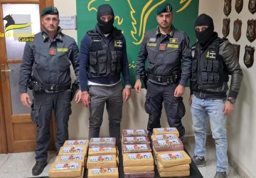 Colpo della Guardia di finanza: sequestrati 45 chili di cocaina. Due arresti VIDEO