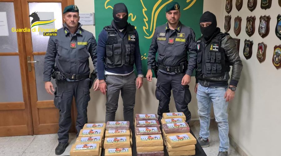 Colpo della Guardia di finanza: sequestrati 45 chili di cocaina. Due arresti VIDEO