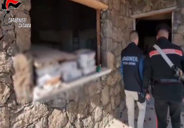 Pregiudicato per mafia sorpreso a costruire una villa abusiva: sequestro dei Carabinieri VD
