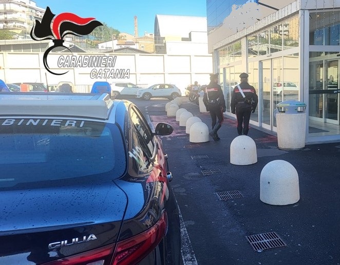 Evade dai domiciliari per andare a rubare: arrestato