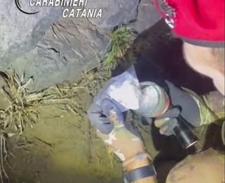 Nascondeva la droga in una parete, denunciato un 73enne
