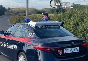 Riesce a rubare un giubbotto ma i Cc avevano visto tutto. Arrestato un 44enne