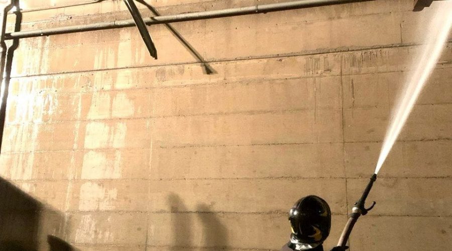 I Vigili del Fuoco intervengono per un incendio in un Oleificio, sulla SS 417