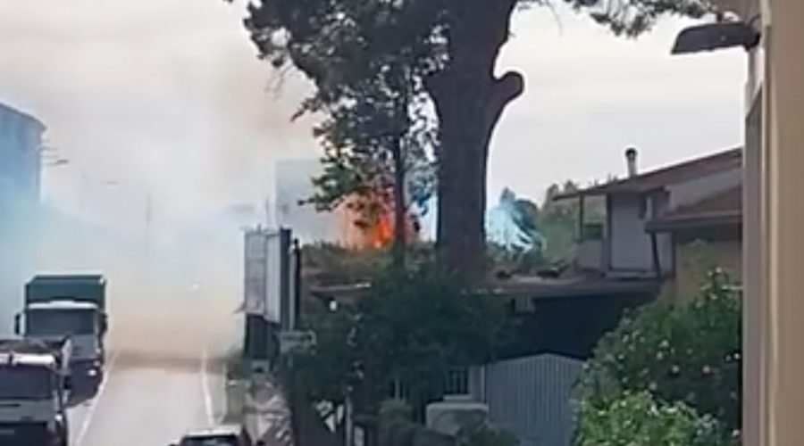 Giarre, divampa incendio nel parco incompiuto di Trepunti