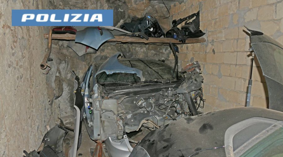 Acireale, scovato dalla Polizia un deposito di auto rubate
