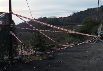 Zafferana, incidente in via Cassone: auto finisce in una scarpata