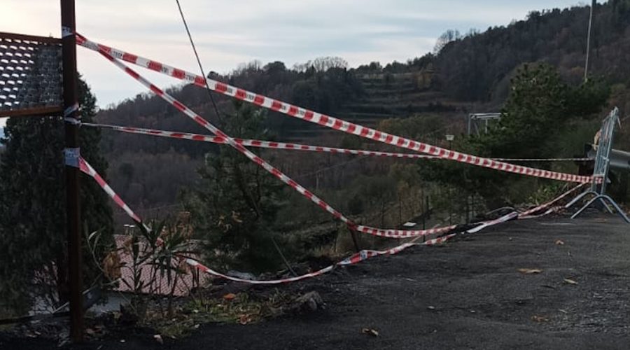 Zafferana, incidente in via Cassone: auto finisce in una scarpata