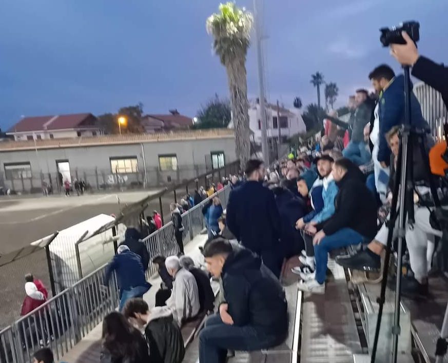 La bandiera sventola con infinita gioia