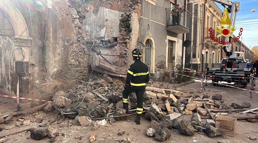 Vigili del Fuoco intervenuti per il crollo di un’abitazione in via Gramignani