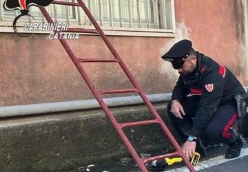 Sventato, nella notte, un colpo ad una rivendita di tabacchi: fermato un 31enne