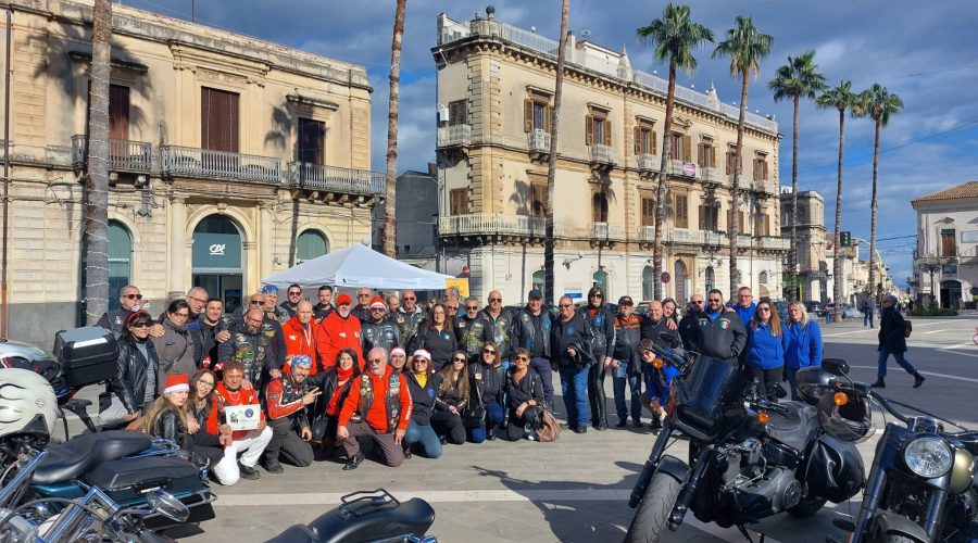 Giarre, motociclisti in piazza Duomo per la manifestazione Natale su due ruote