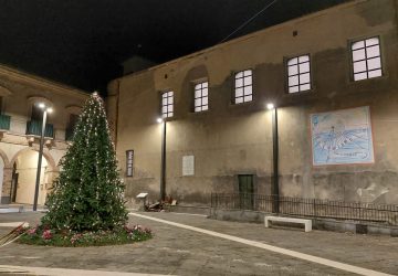 Torre Archirafi si veste a festa per questo Natale. Attivit&agrave; aperte durante tutto l'inverno