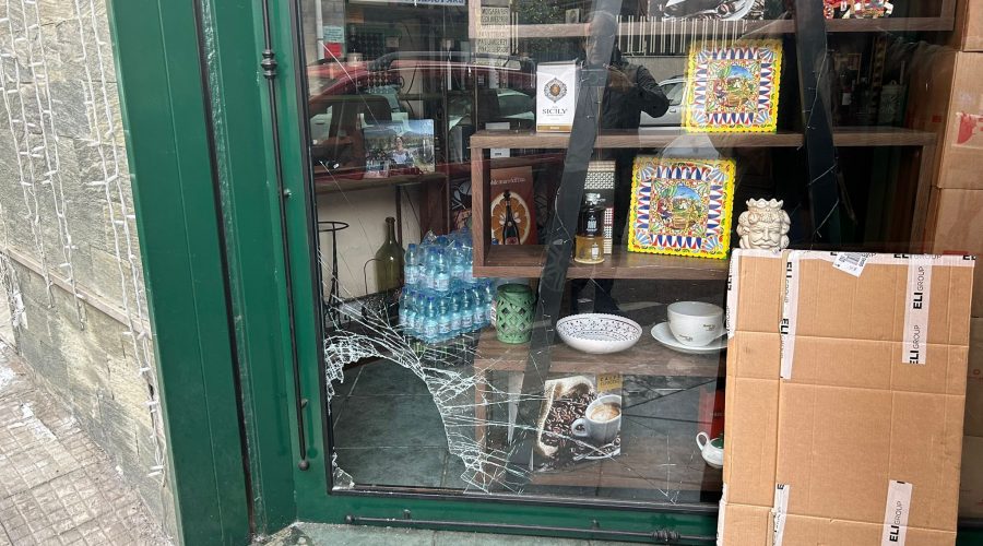 Giarre, scatta l’allarme criminalità nel “polo commerciale” di viale Libertà: incendi e furti