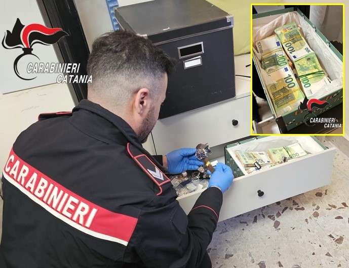 Dipendente di una nota gioielleria ruba 250.000 € in contanti e preziosi per 110.000 €: scoperto e arrestato VIDEO