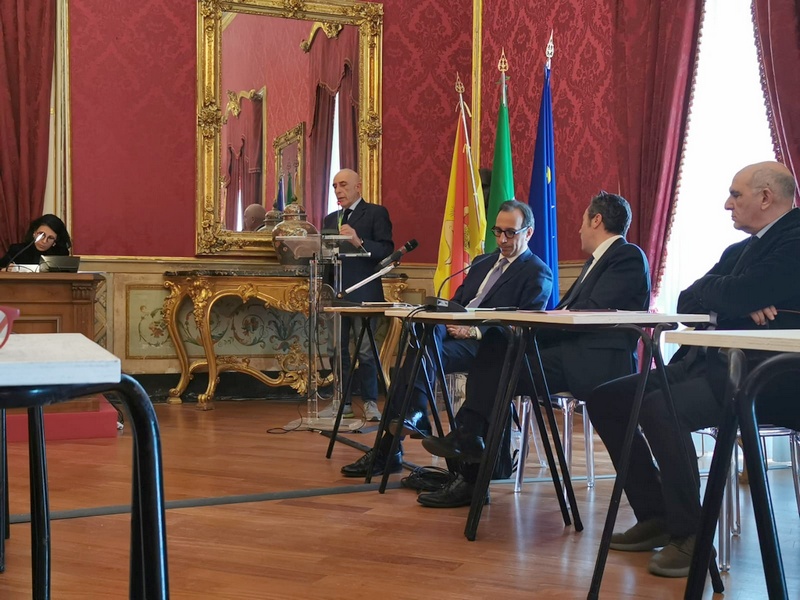 Il gioco delle tre carte tra Regione, Trenitalia e Pendolari. Riduzioni? No solo aumenti!