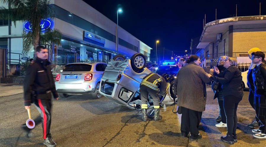 Giarre, minicar si ribalta sulla Statale: ferite due sorelle di 14 e 19 anni. Intervento dei Vigili del fuoco VD