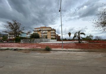 Giarre, tegola politica per l'Amministrazione Cantarella: sospesa la gara per i due parchi inclusivi