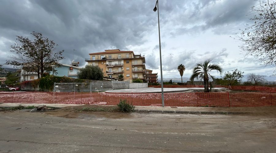 Giarre, tegola politica per l’Amministrazione Cantarella: sospesa la gara per i due parchi inclusivi