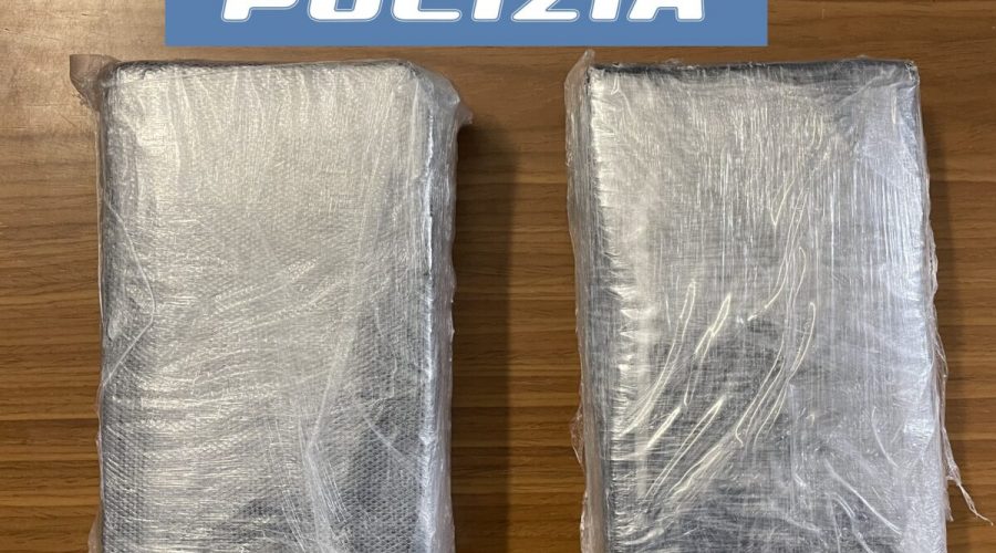 Due chili di cocaina sequestrati dalla polizia: due arresti