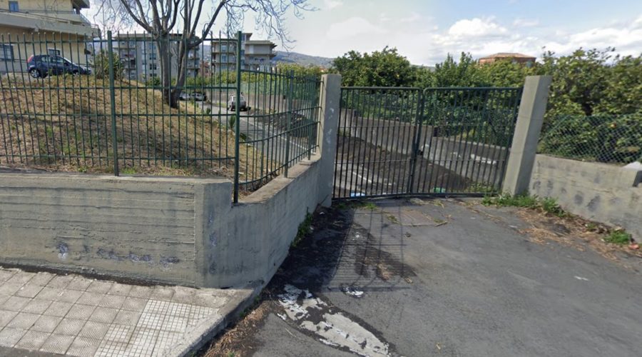 CANCELLO AUTOPARCO COMUNE CATENA TAGLIATA