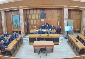 Giarre, nuovo monito del vice presidente del Consiglio Musumeci: "La seduta di lunedi &egrave; illegittima"