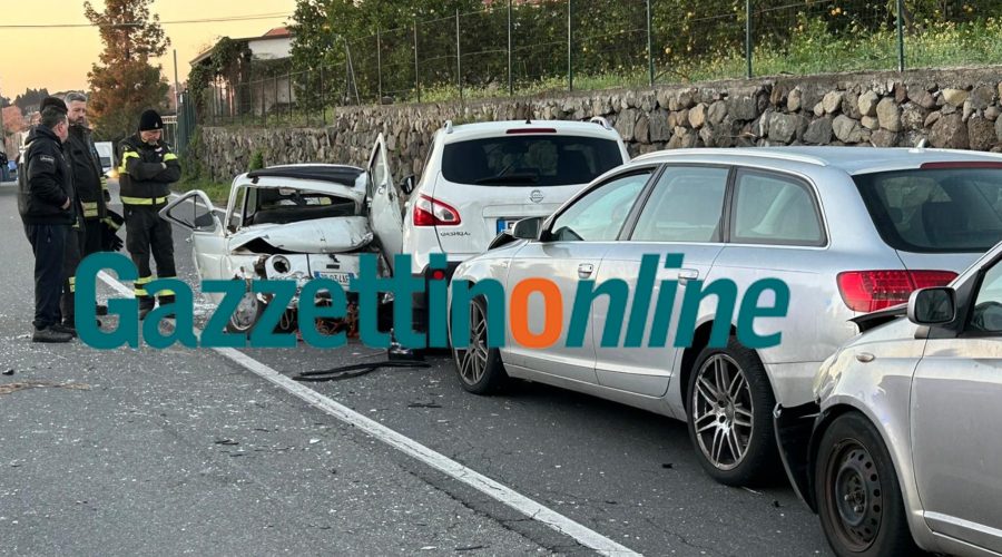 Giarre, spaventoso incidente sulla Statale. Coinvolte 4 auto e un furgone VIDEO