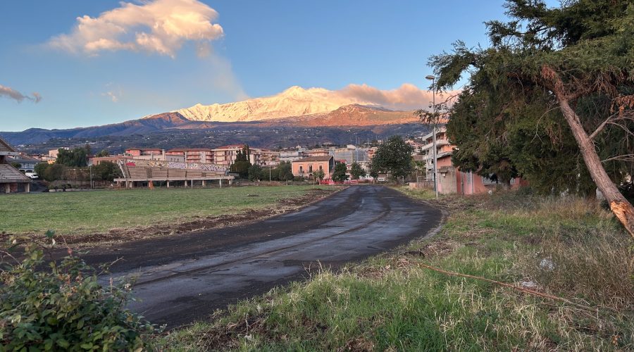 Giarre, stadio di atletica, proseguono i lavori per rivitalizzare l’impianto. Rimosso il vecchio tartan dalla pista