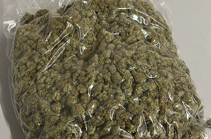 Beccati con quasi 2 Kg di droga: manette per due paternesi