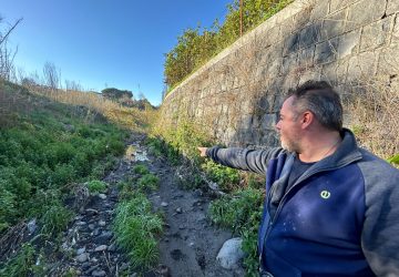 Giarre, liquami fognari nel torrente Macchia: l'allarme dei residenti di via Lisi